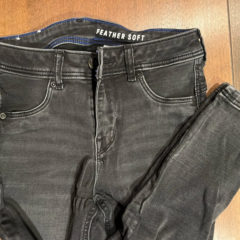 Used Feathersoft charcoal black low waist leggings, size 27/32 - Picture 8 of 9